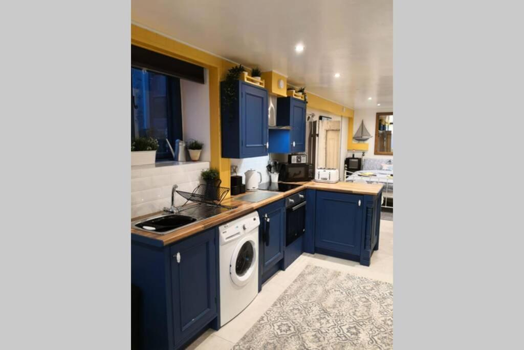 The Old Boat House Apartment คาร์ลิงฟอร์ด ภายนอก รูปภาพ
