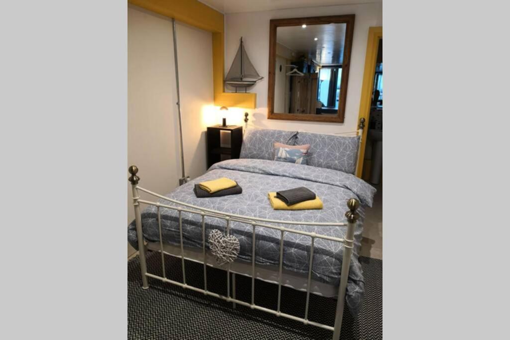 The Old Boat House Apartment คาร์ลิงฟอร์ด ภายนอก รูปภาพ